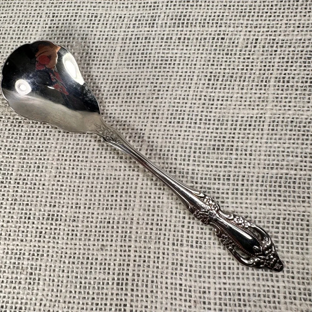 Oneida Distinction Deluxe Stainless Sherbrooke Sugar Shell Spoon 6 Inch HH